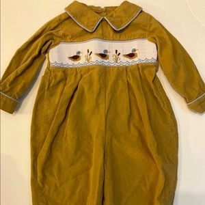 Shrimp & Grits boutique toddler boy outfit.Detail is smocked with ducks.Size 12M